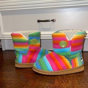 Rainbow boots! (Button on the side)